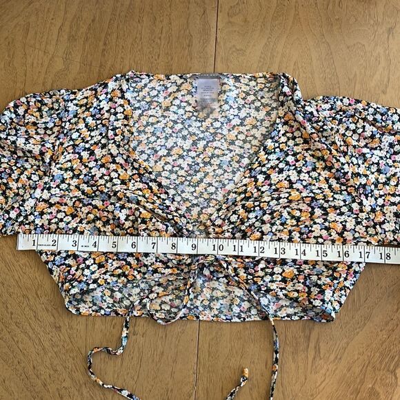 Sans Souci Floral Tie Front Crop Top Size Small - Picture 8 of 10